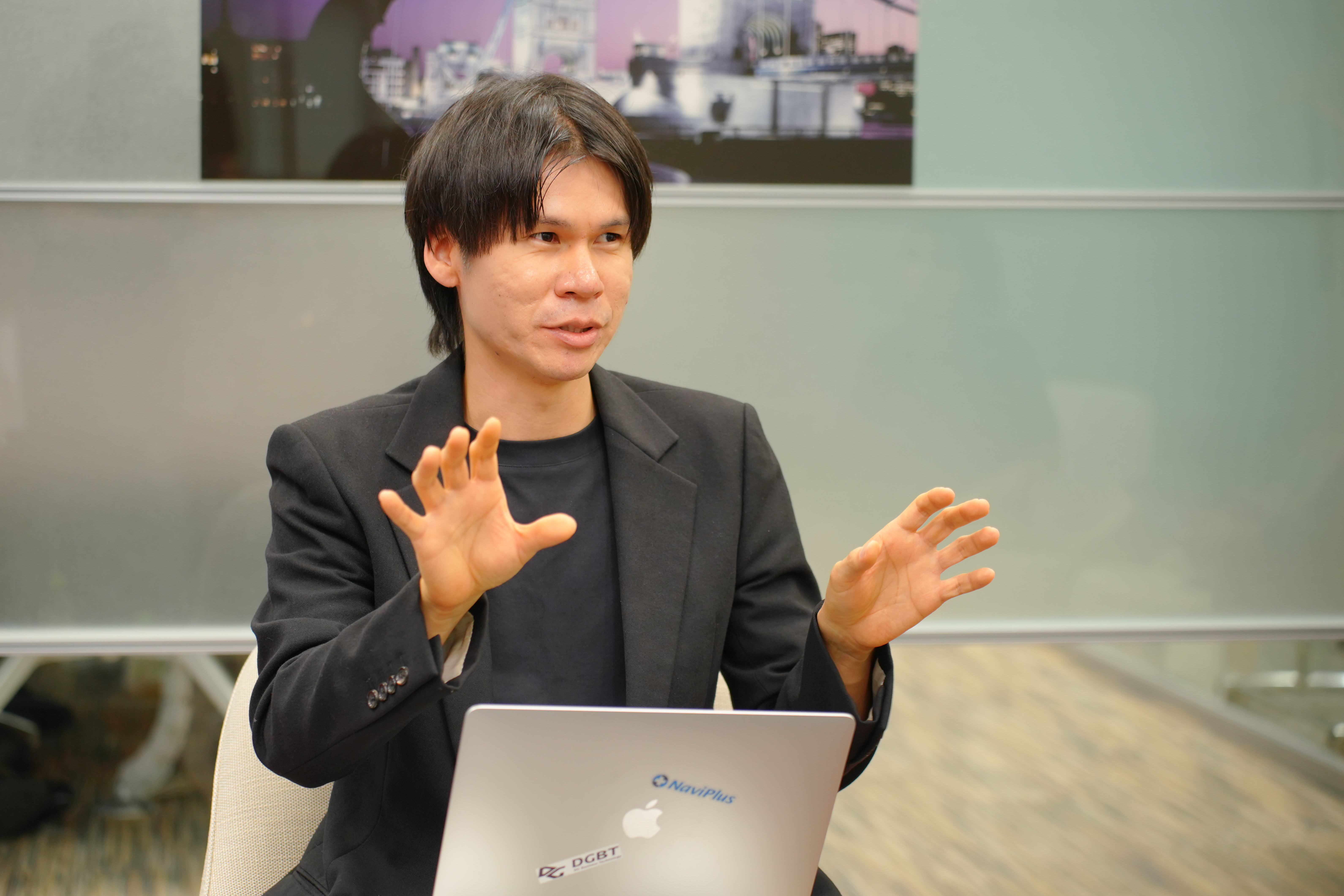 六本木 様（株式会社DGビジネステクノロジー 営業本部 営業部 アカウントセールスグループ マネージャー）